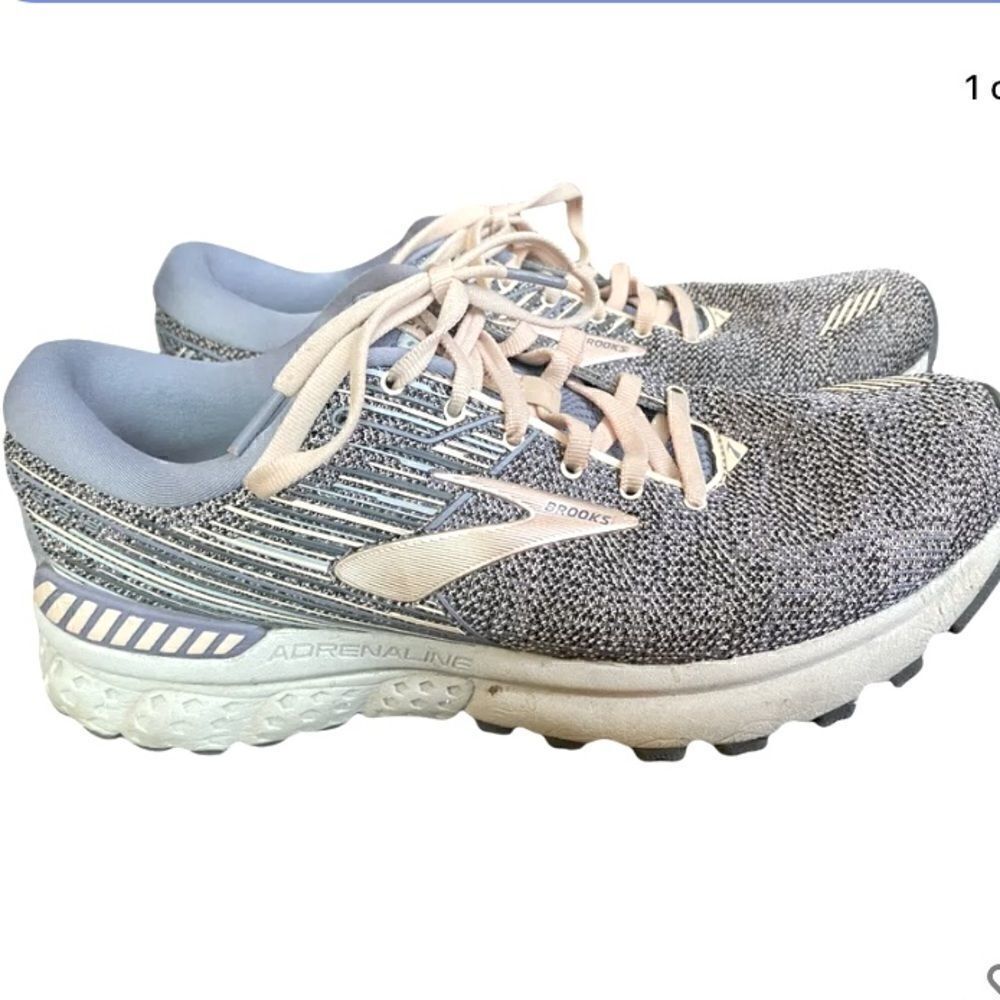 Brooks Adrenaline GTS 19 Womens Size 10 B Gray Running Shoes 1202841B060